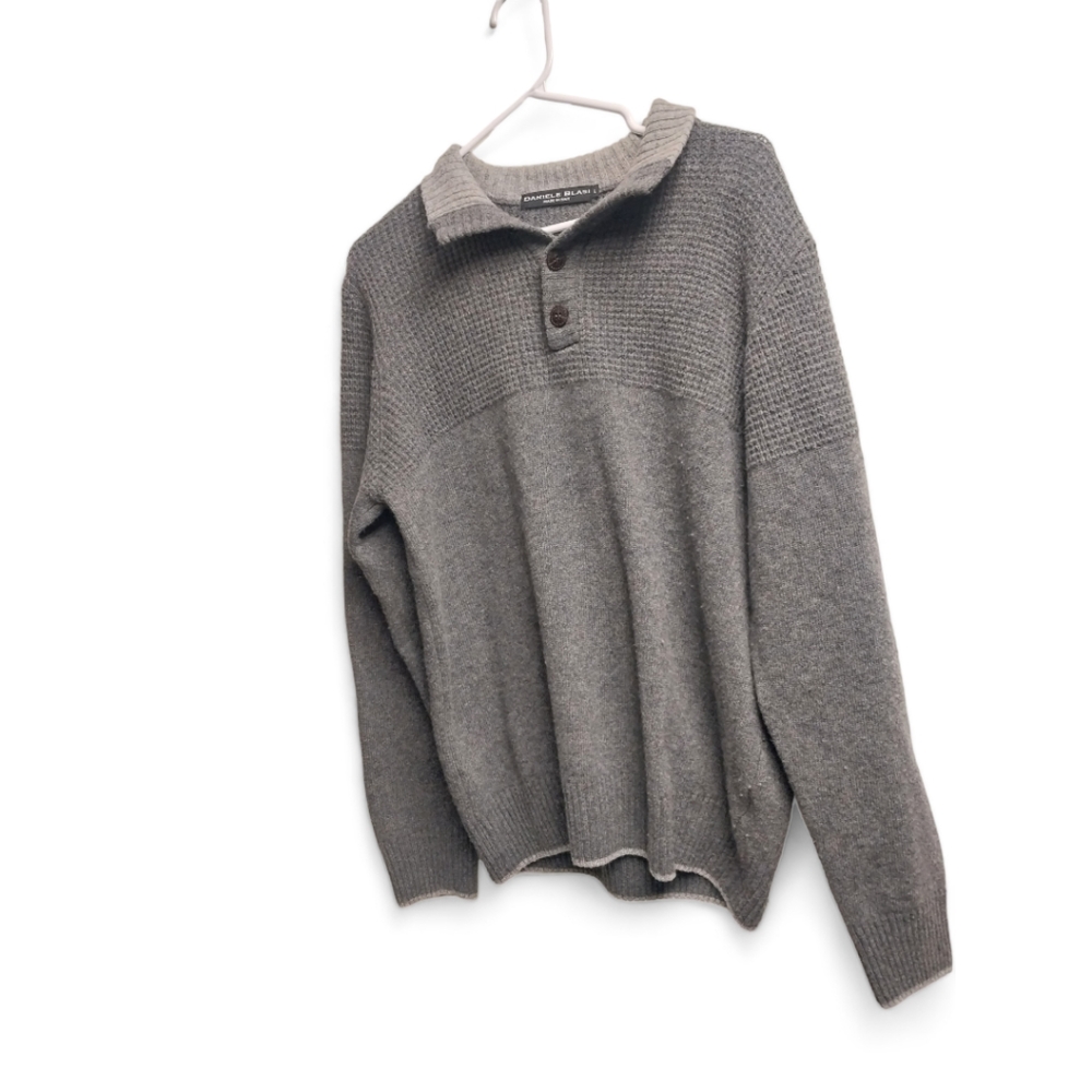 Men's size large 80 % wool blend sweater. Daniele blasi brand. Gray.